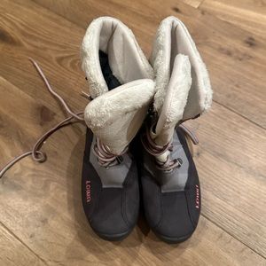 Girl snow boot. Lowa is the brand. Size 3.5